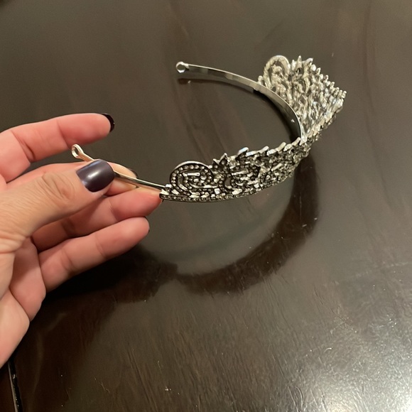 New Sparkly Bridal Crown - Picture 2 of 4